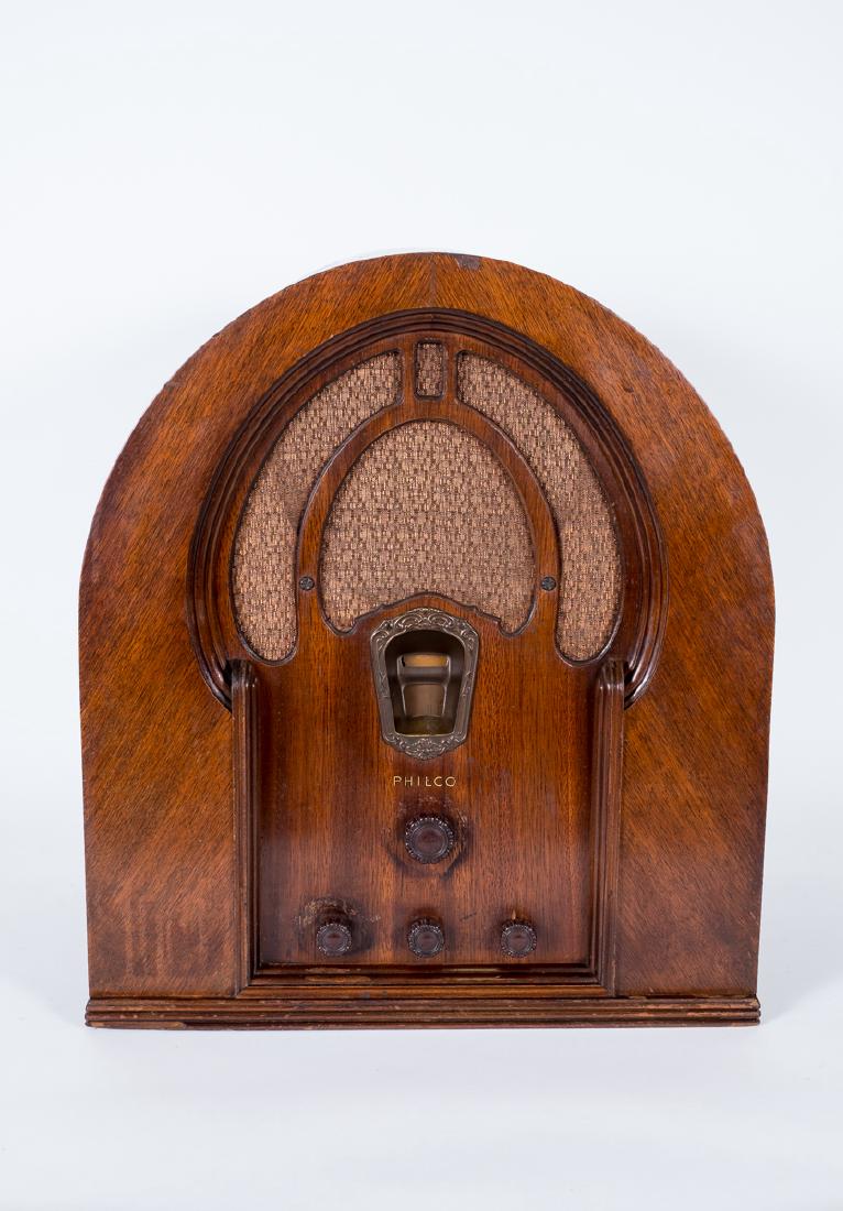 Philco Model 17B Cathedral 11 Tube Radio (1 of 4)
