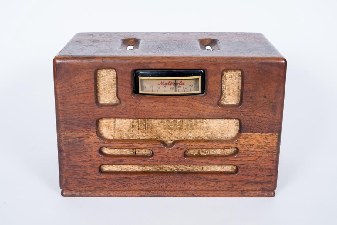 1939 Motorola Model 59T2 Radio (1 of 2)