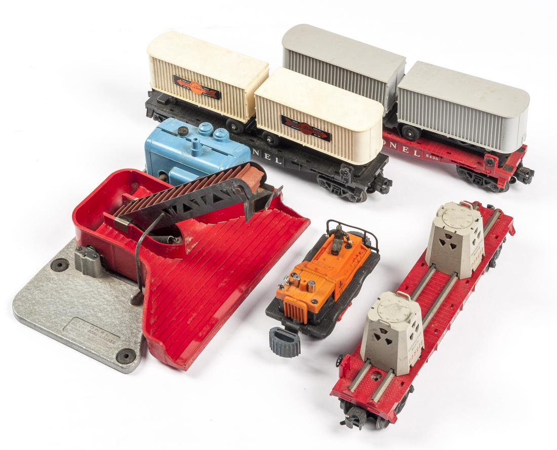 4 Lionel Post War Cars & Coal Loader (1 of 1)