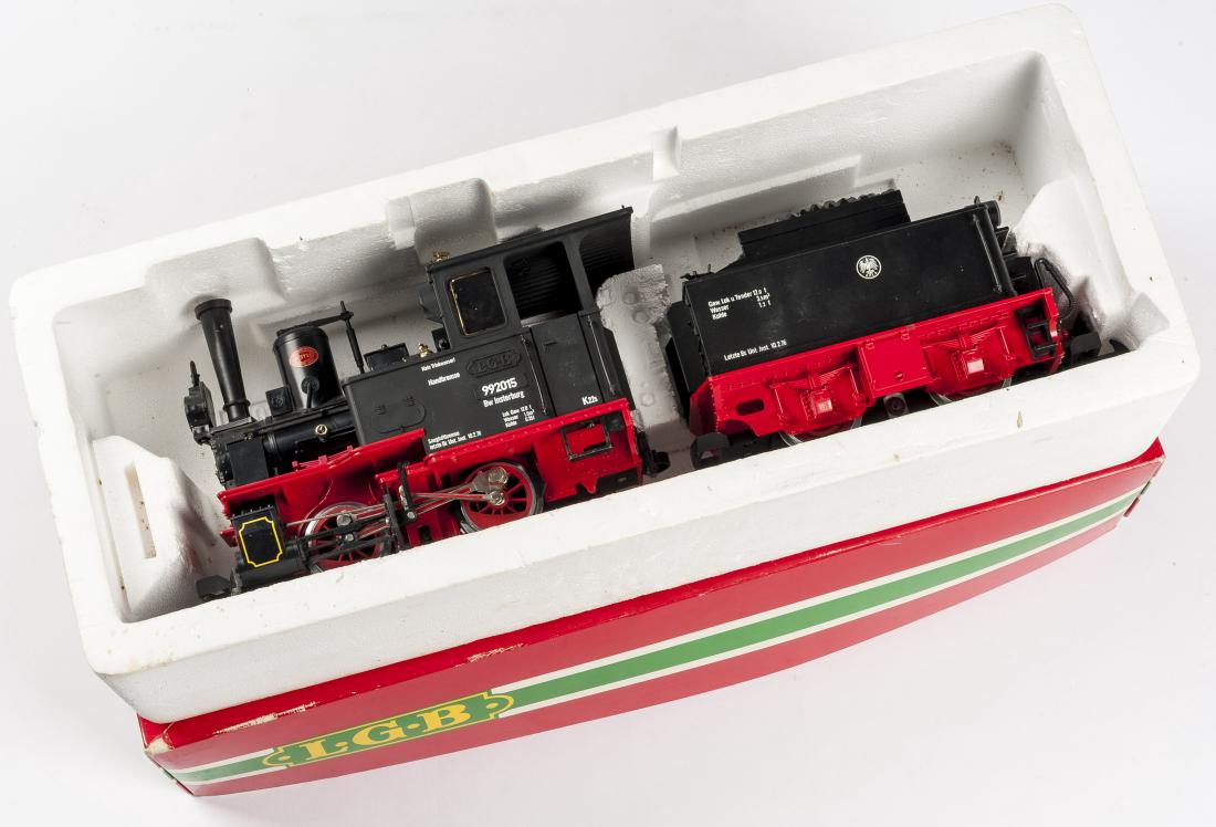 LGB 2015D Loco & Tender in OB: DESCRIPTION: LGB 2015D locomotive and tender in original box with insert. CONDITION: Run. Minimal surface wear. Minor wear to box, especially at corners.