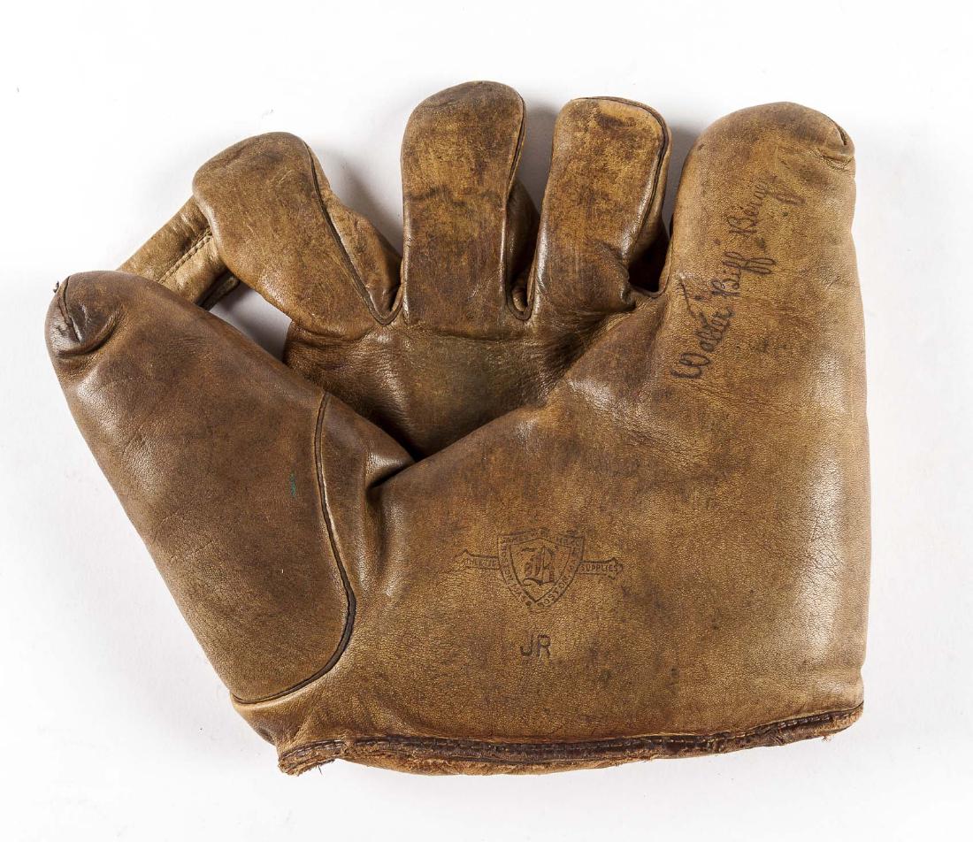 James W. Brine "Biff" Berger Split Finger Glove (1 of 6)