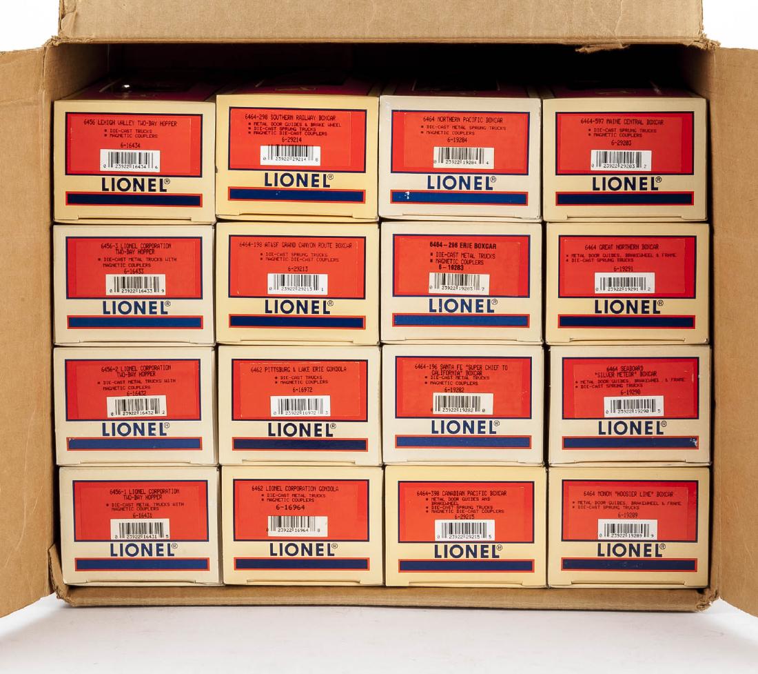 16 Lionel O Gauge Freight Cars in OBs (1 of 3)