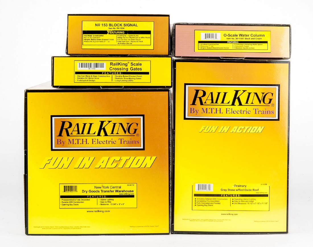 5 RailKing Buildings & Accessories in OBs (1 of 2)