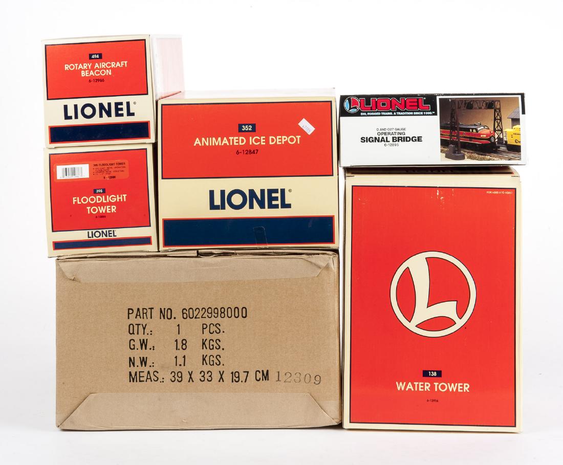 6 Lionel O Gauge Buildings & Accessories in OBs (1 of 2)