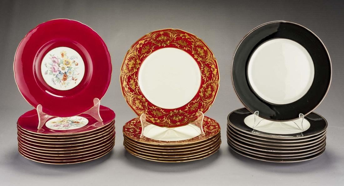 29 Pcs China Service Plates Incl Royal Doulton (1 of 7)