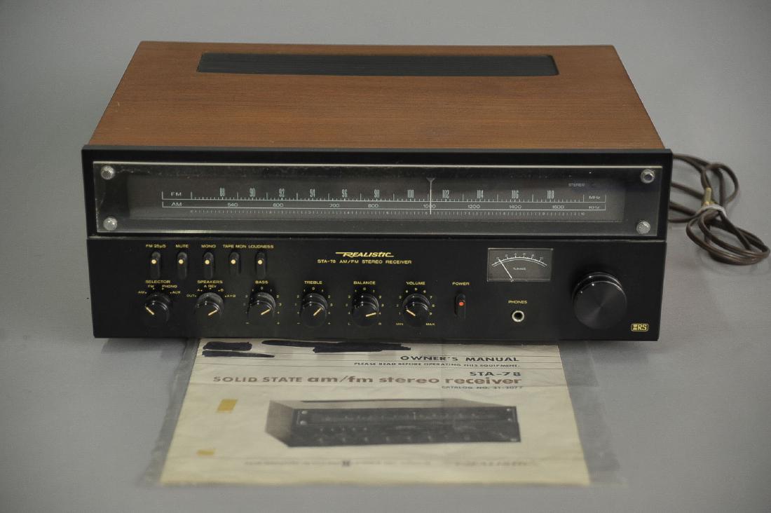 Realistic AM/FM Receiver with Box (1 of 1)
