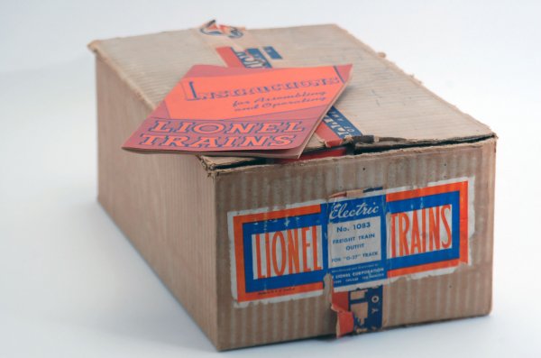 Lionel Train Set No. 1083 Frieght Train Outfit: DESCRIPTION: Lionel No. 1083 Freigh train outfit includes: 1) locomotive #1684 near mint with box. Box in good condition, missing one end. 1) No. 1689T tender near mint with box. 1) No. 1679 Baby Ruth