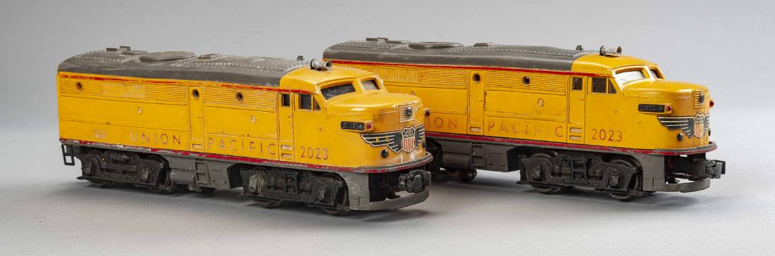 Lionel #2023 Alco A-A Union Pacific Engine & Dummy (1 of 3)