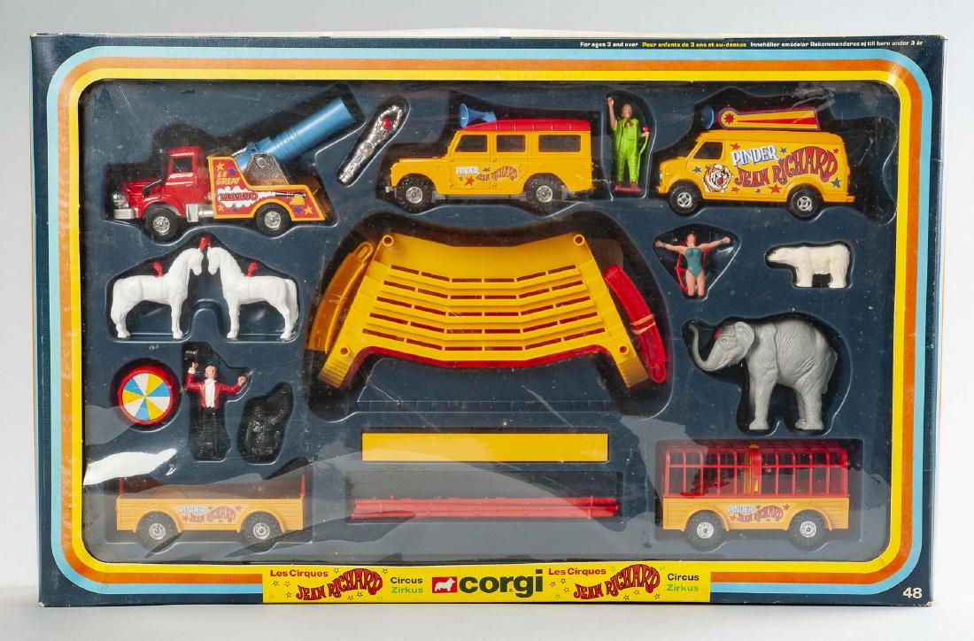 Corgi Pinder Jean Richard Circus Set 48 (1 of 4)