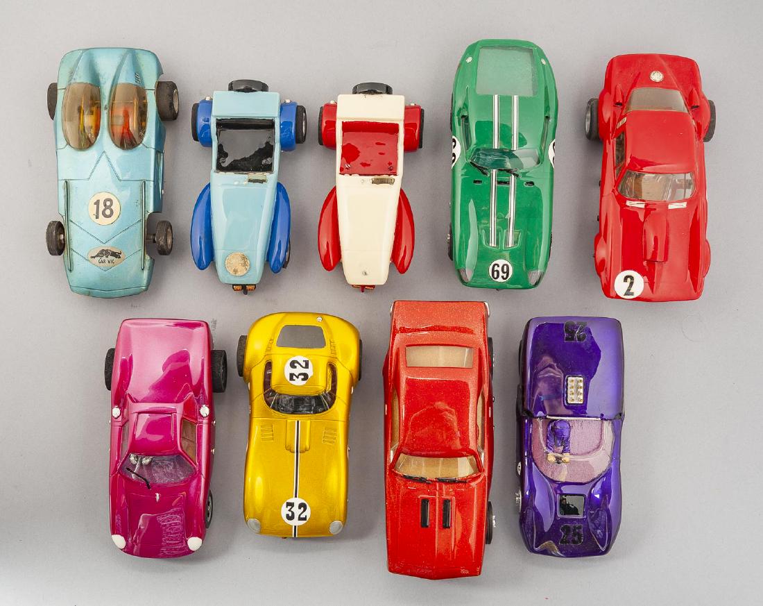 9 1/24 Scale Slot Cars Incl Gar Vic (1 of 2)