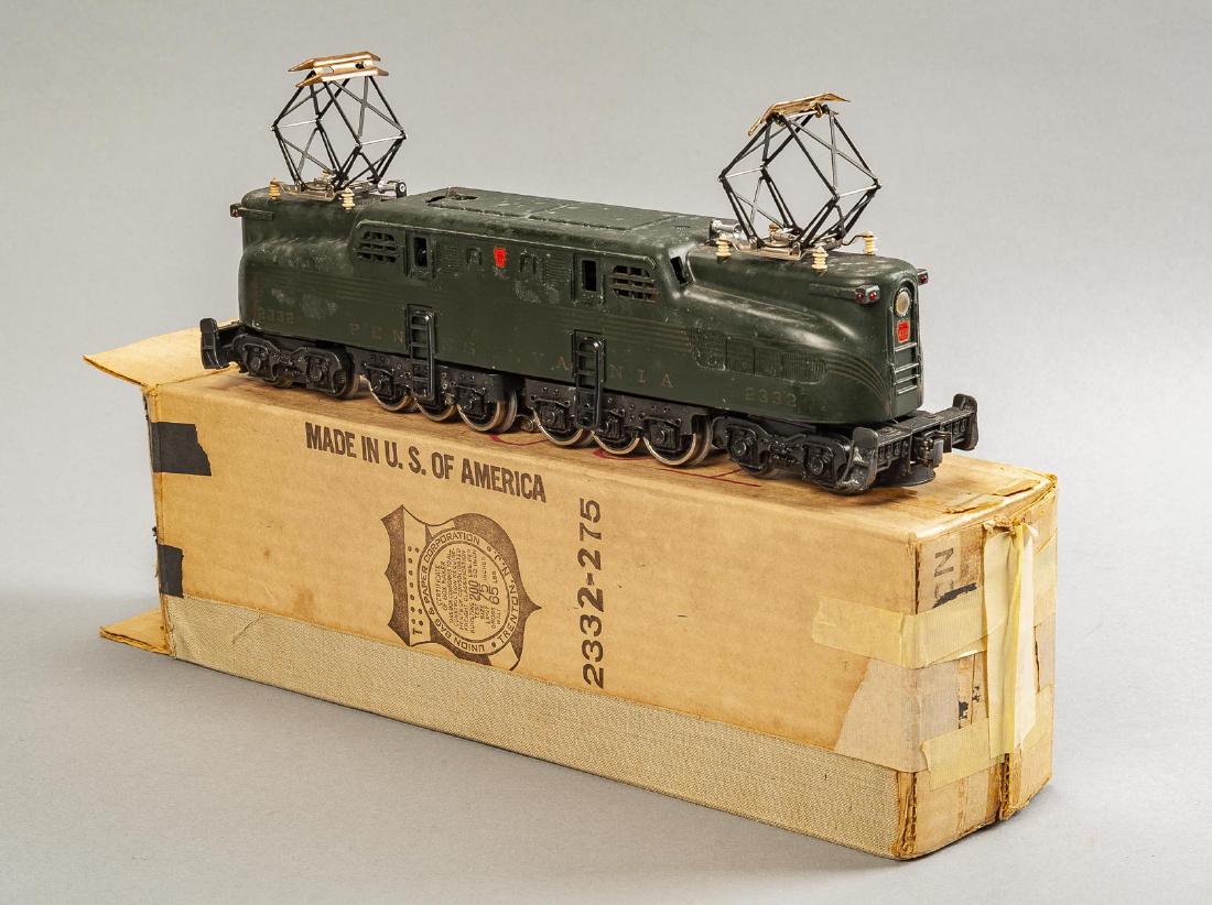 Lionel 2332 PRR GG-1 Electric in OB: DESCRIPTION: Lionel 2332 PRR GG-1 in original box. MEASUREMENTS: O gauge. CONDITION: Used with wear to trucks and losses to lettering.