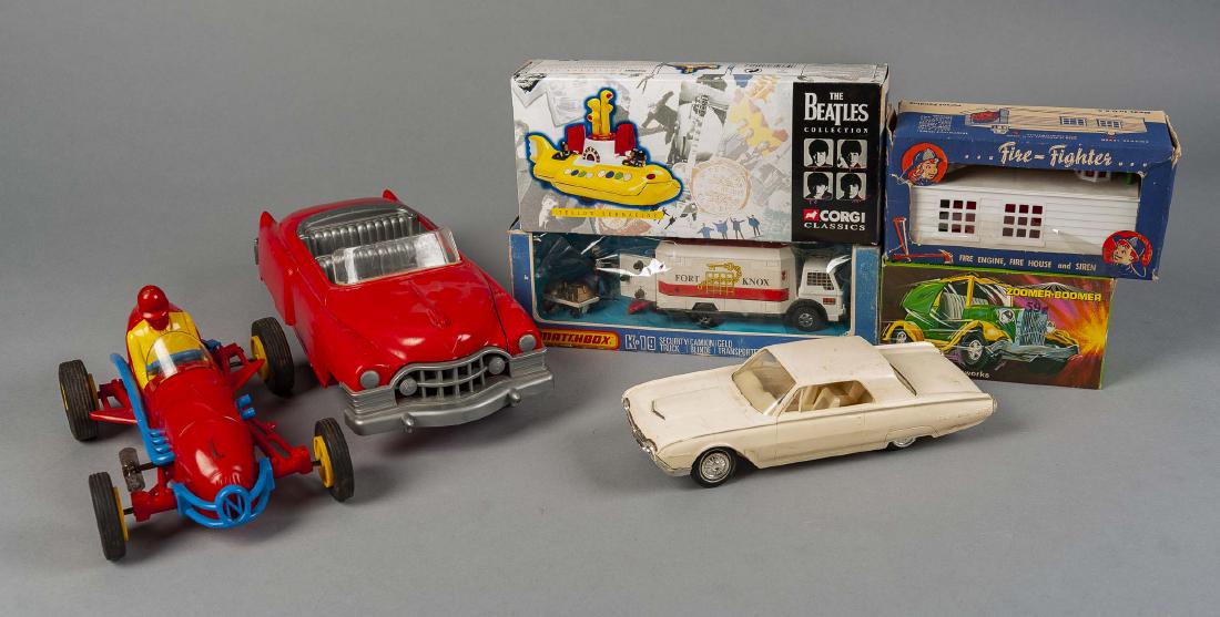 7 Plastic Toys Incl Corgi Classics (1 of 4)