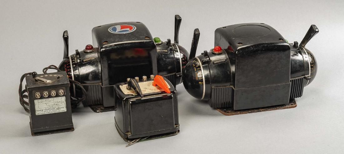 4 Lionel Transformers (1 of 2)