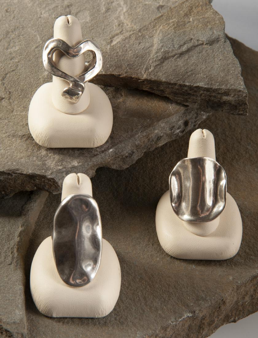 3 Uno de 50 Silver Modernist Rings (1 of 3)