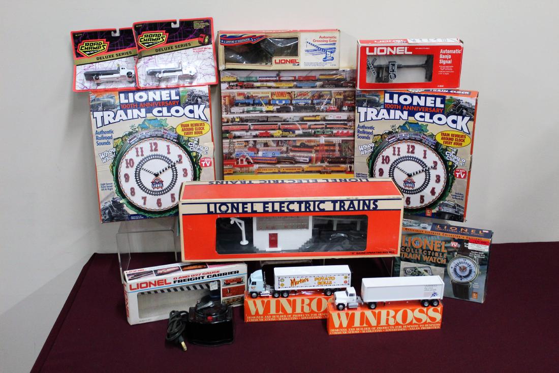 13 Pcs Toy and Train. Lionel and Winross: Thirteen pieces