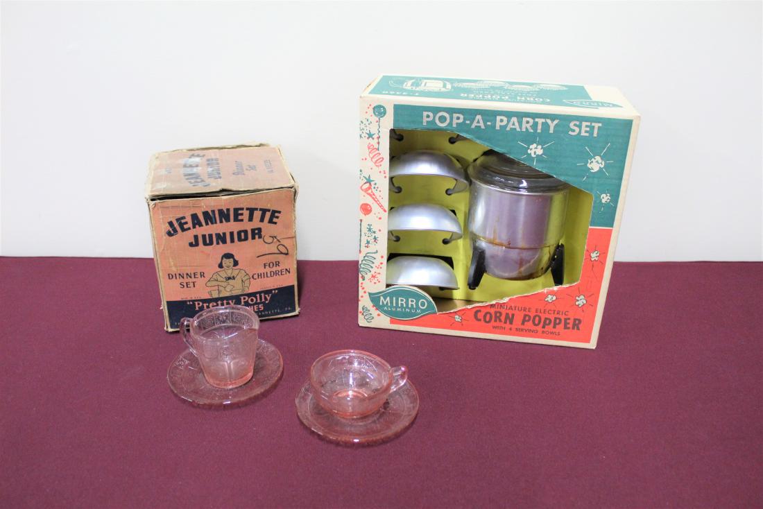 Jeannette Junior Tea Set and Pop A Party Maker (1 of 4)