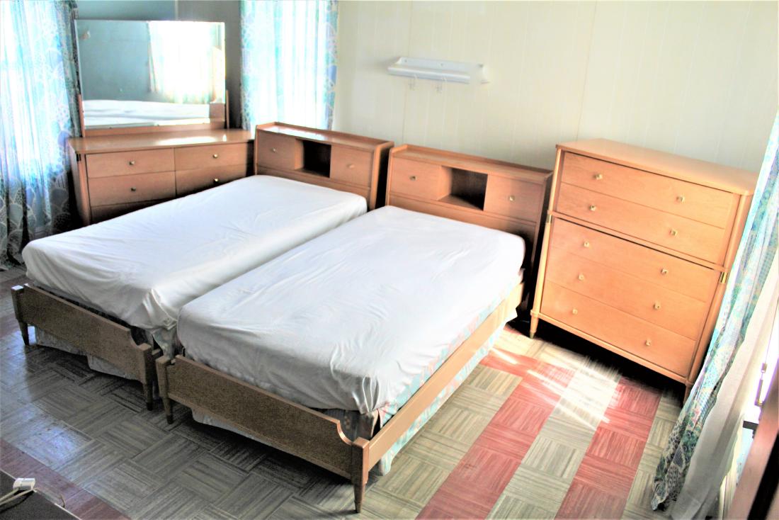 4 Pcs Young Modern Bedroom Suite (1 of 3)