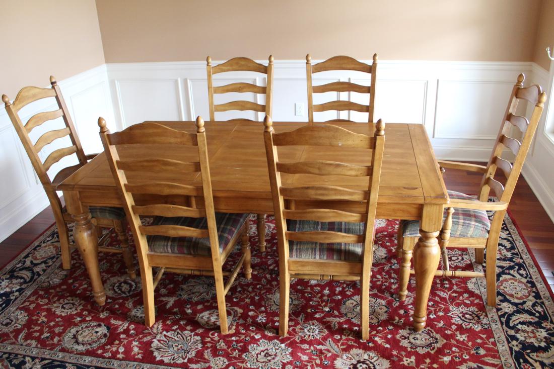7 Pcs Dining Suite (1 of 2)