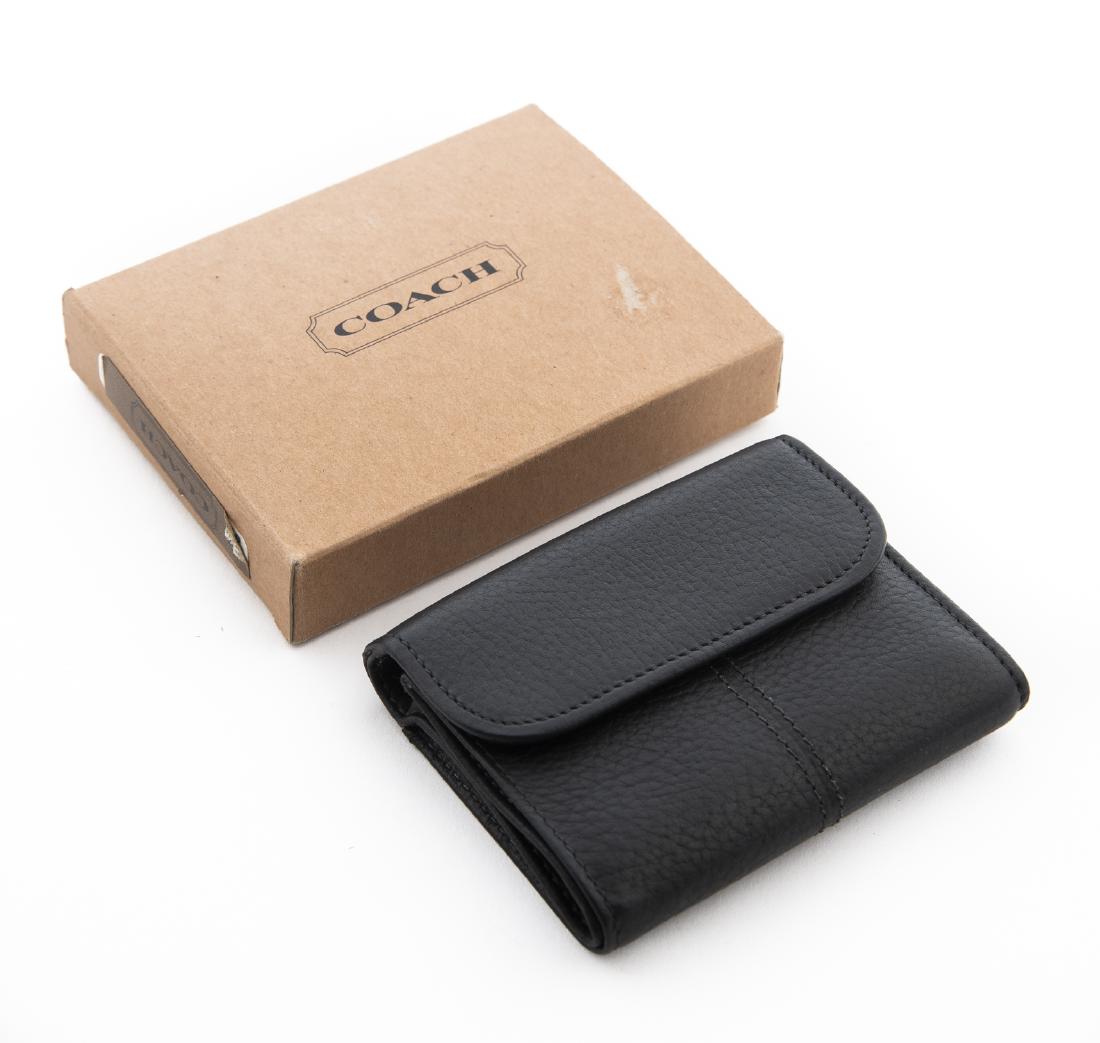 Coach Clutch: Incl OB and dust bag.