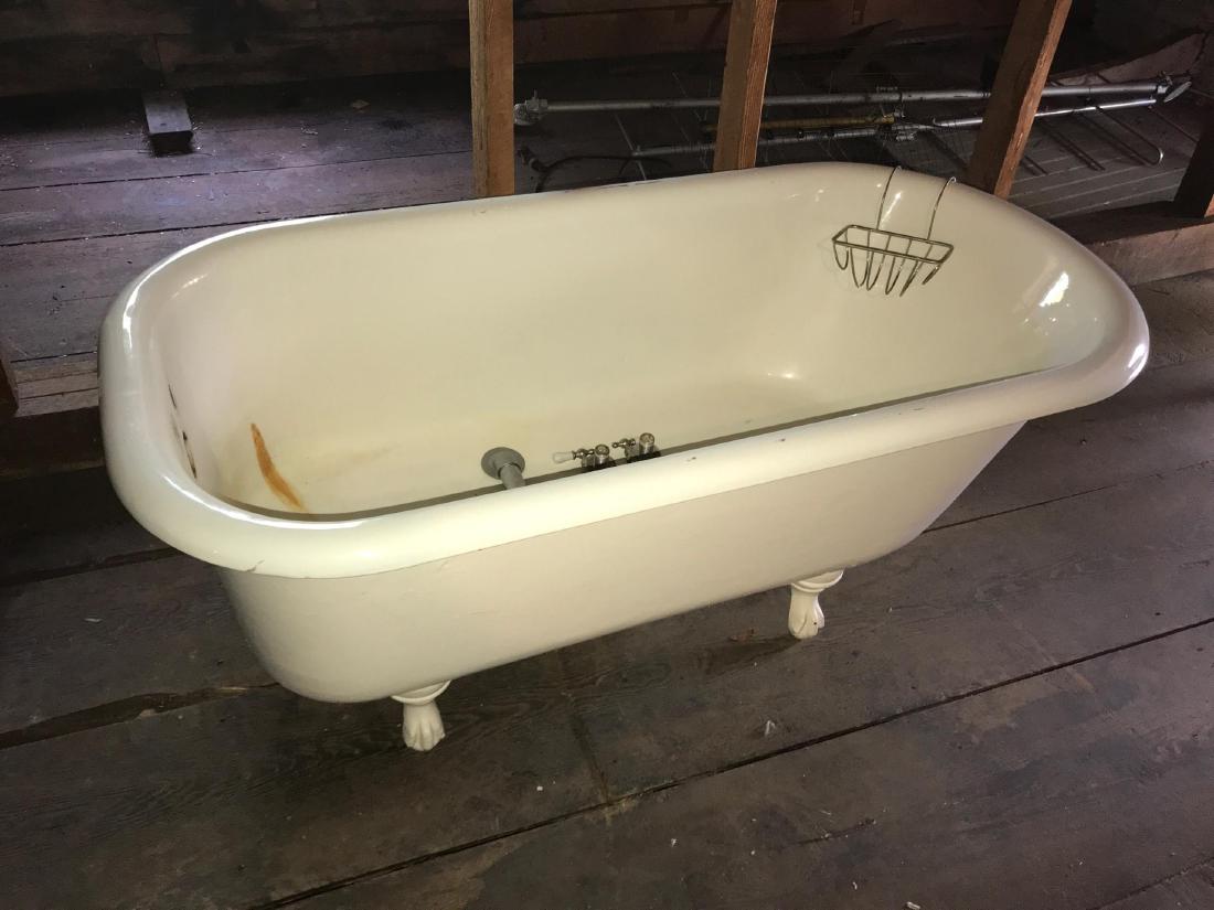 Antique Bath Tub with Faucets (1 of 4)