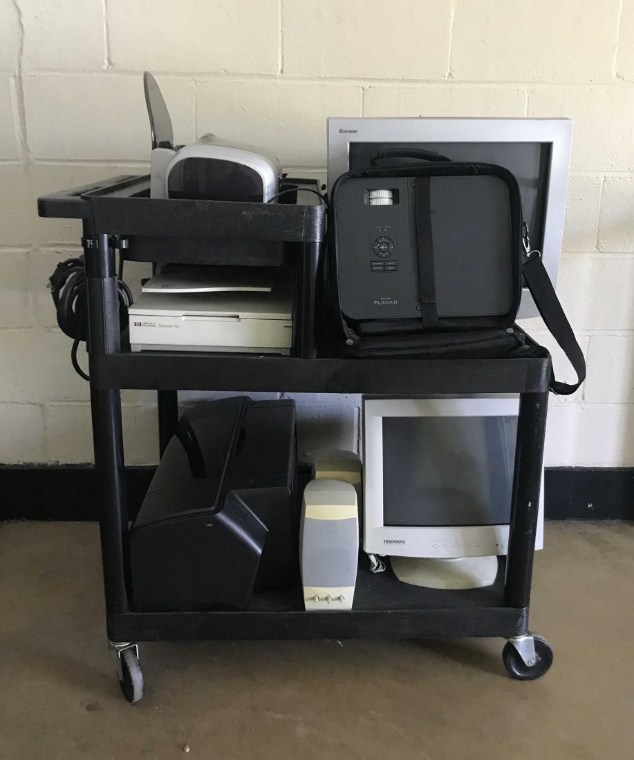 Electronics cart with eight pieces (1 of 1)