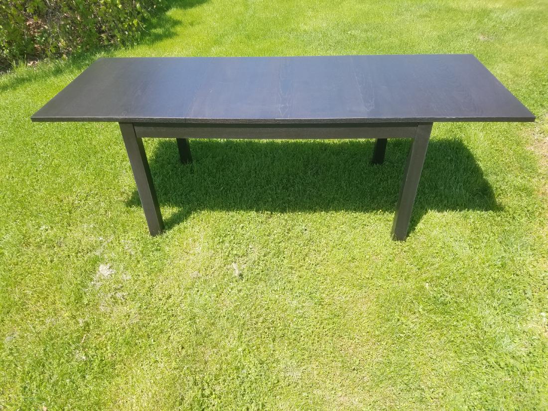 Black dining room table with 2 table leaves (1 of 1)