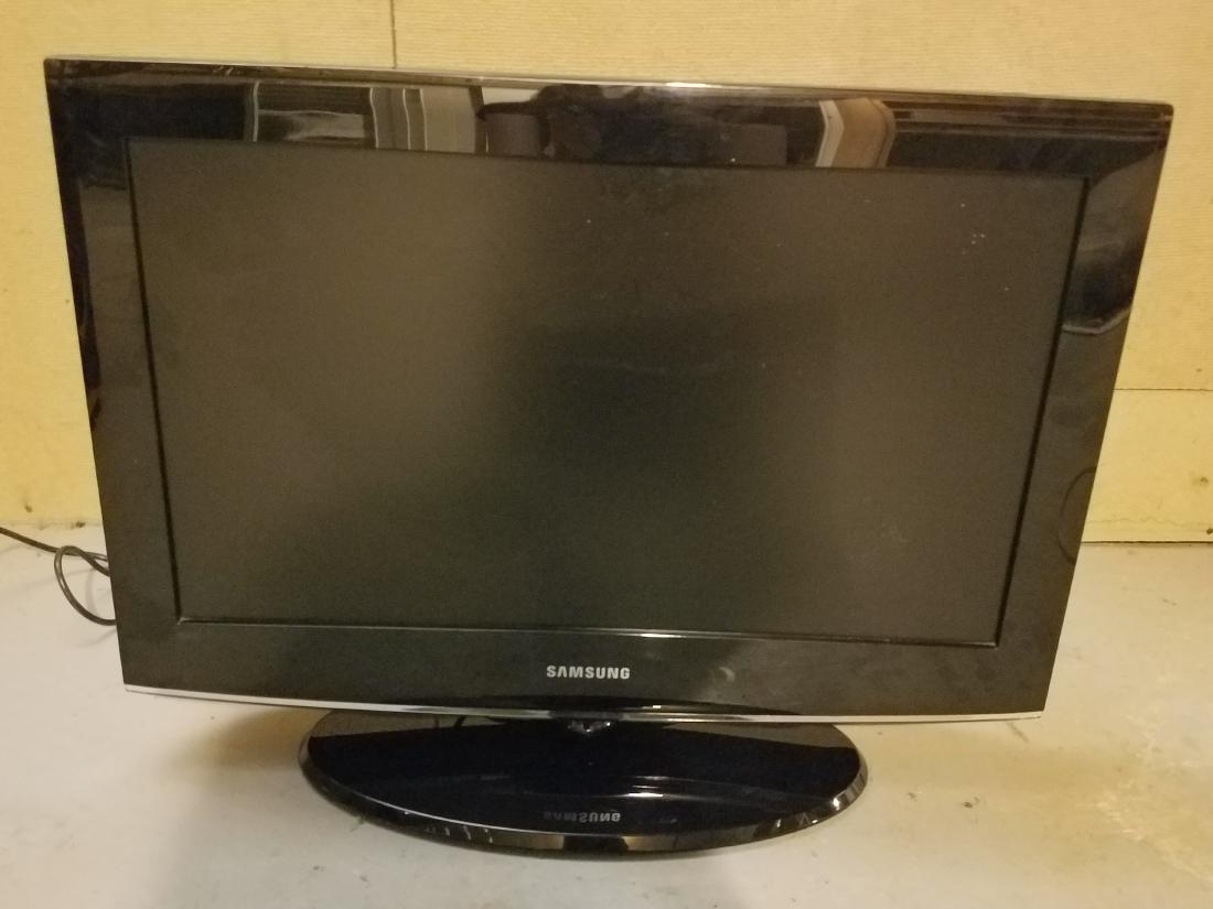 26" Samsung TV (1 of 2)
