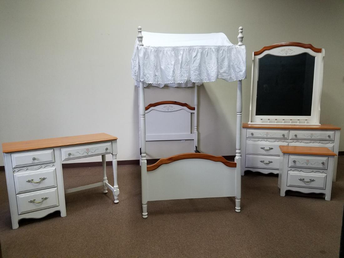 4 Pcs Broyhill Bedroom Suite (1 of 2)