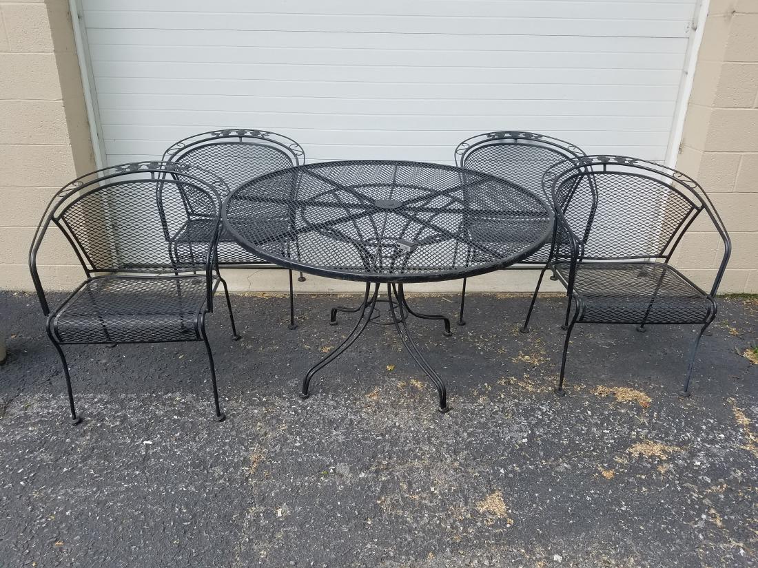 5 piece metal outdoor set. (1 of 1)