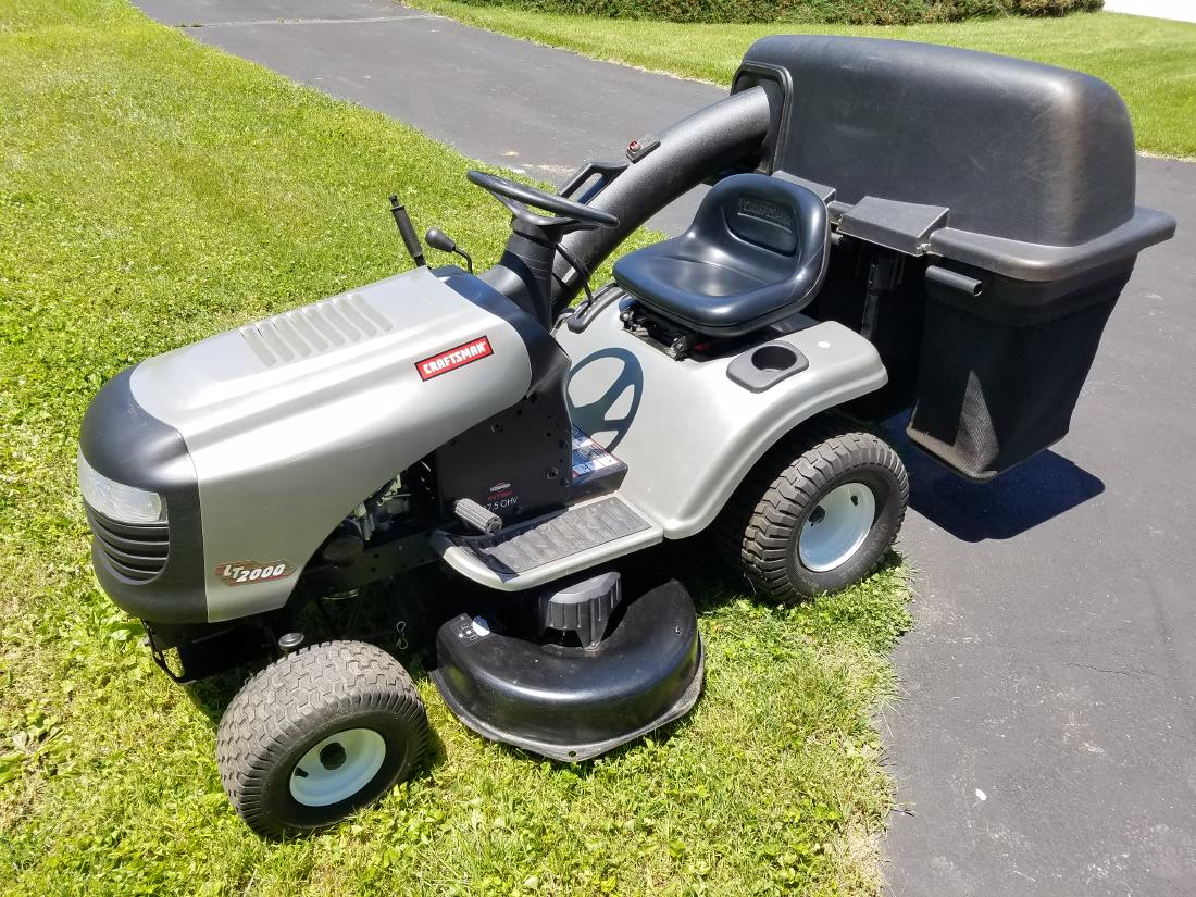Craftsman LT2000 Riding Lawn Mower Jun 15, 2019 Cordier Auctions