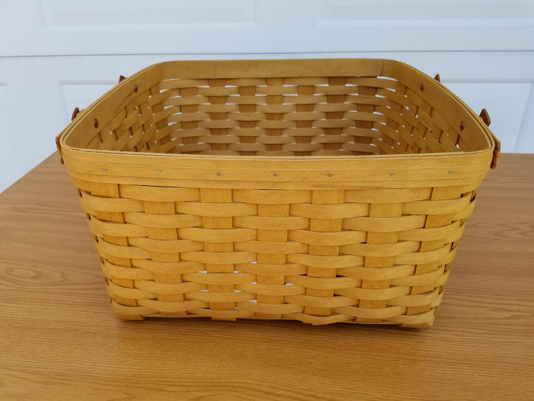 Longaberger Basket (1 of 2)