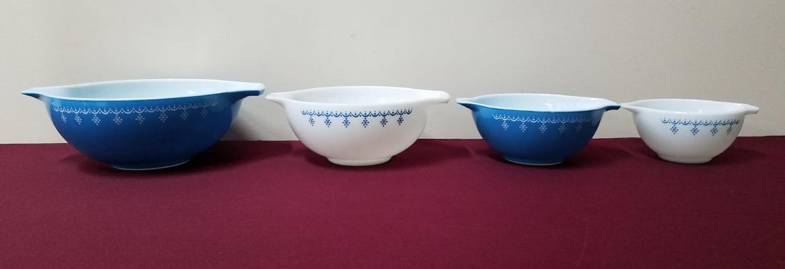 4 Nesting Pyrex Bowls (1 of 1)