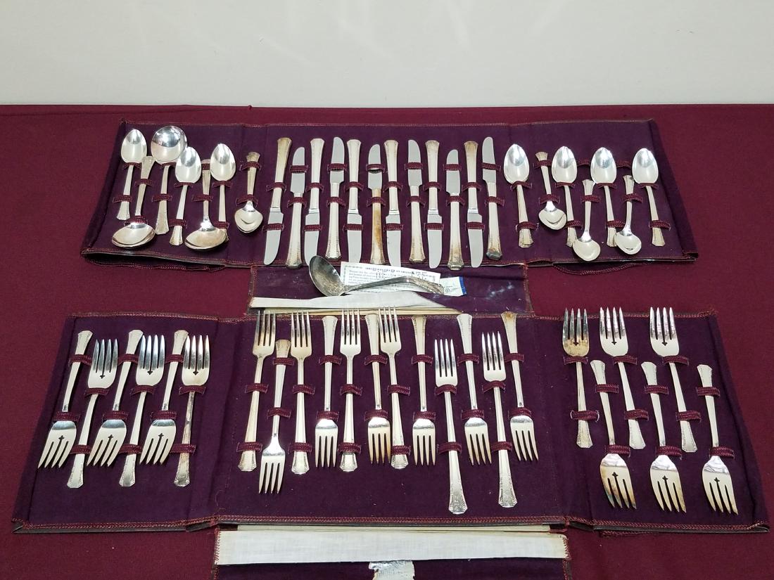 52 Pcs Rogers Silverplate Flatware Set (1 of 2)