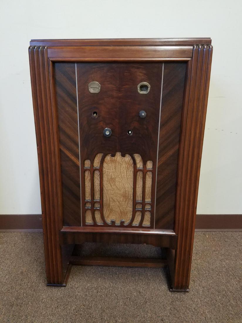 Atwater Kent 667 Floor Radio (1 of 6)