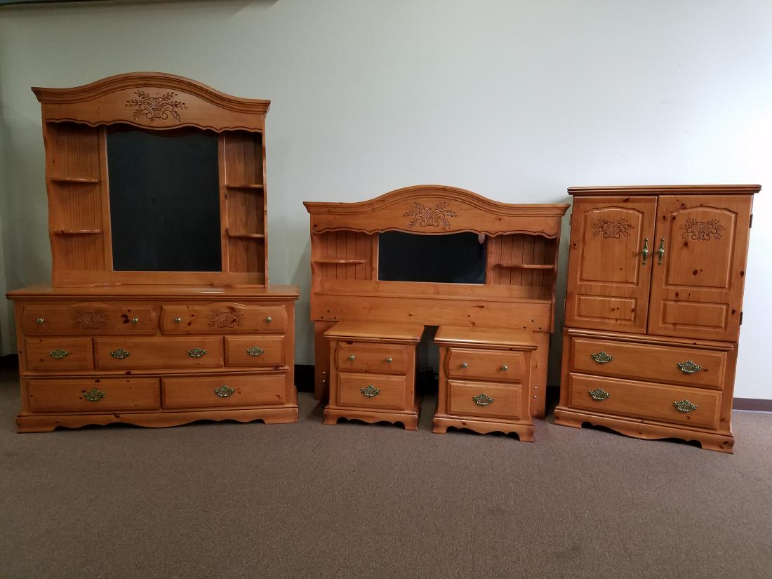5 Pc Pine Bedroom Suite (1 of 4)