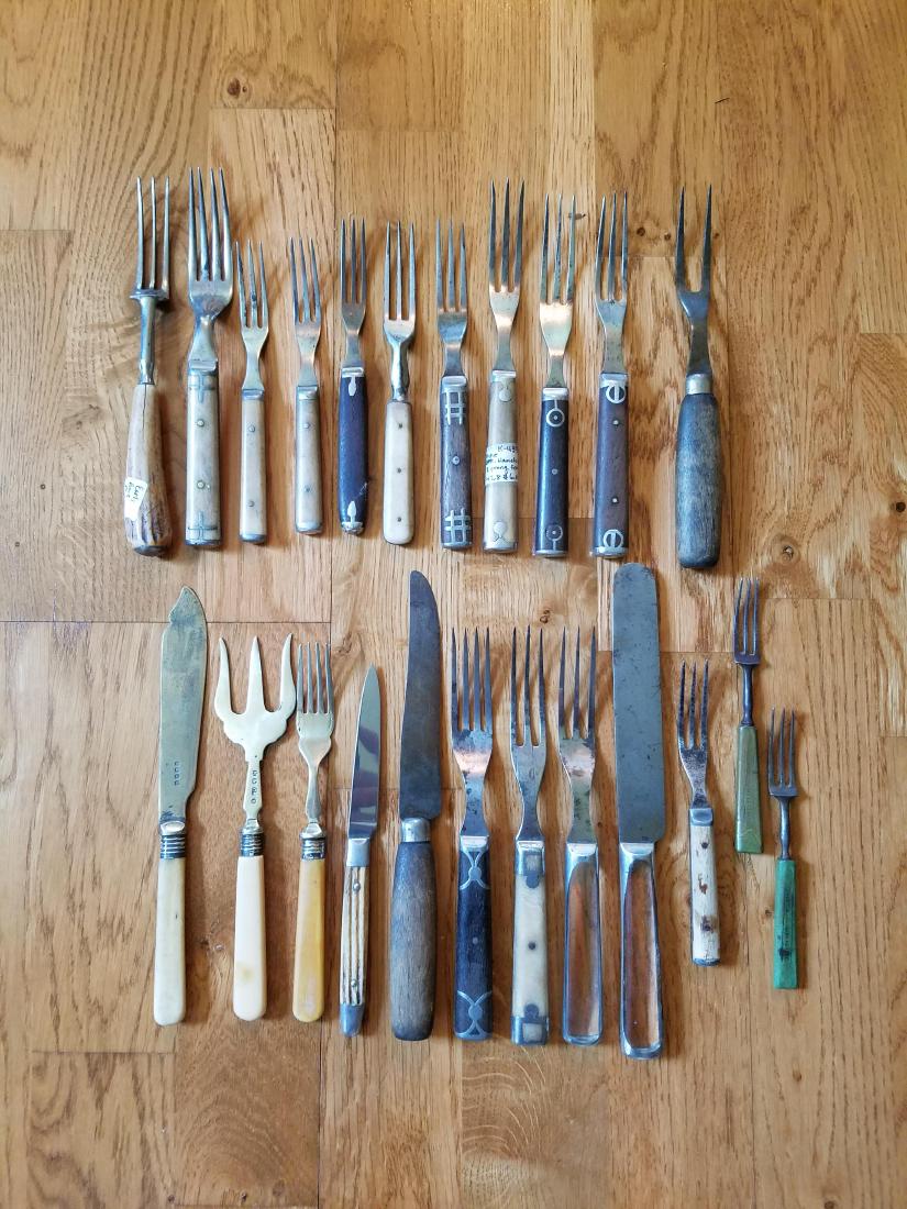 23 pcs Of Bone/Wood Handled Flatware (1 of 1)