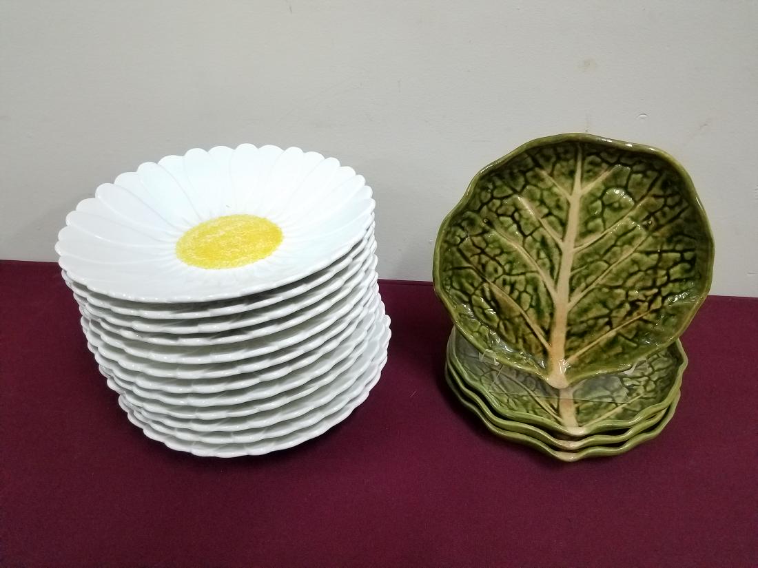12 Gien Daisy Plates and 4 Cabbage Leaf Plates: Daisy plates made in France. 9" diameter. Cabbage plates made in Portugal. 7-1/2" diameter.