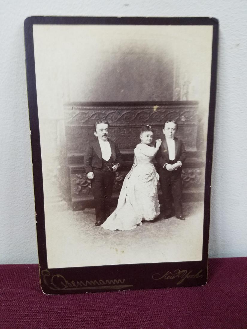 Tom Thumb Wedding Photograph (1 of 2)