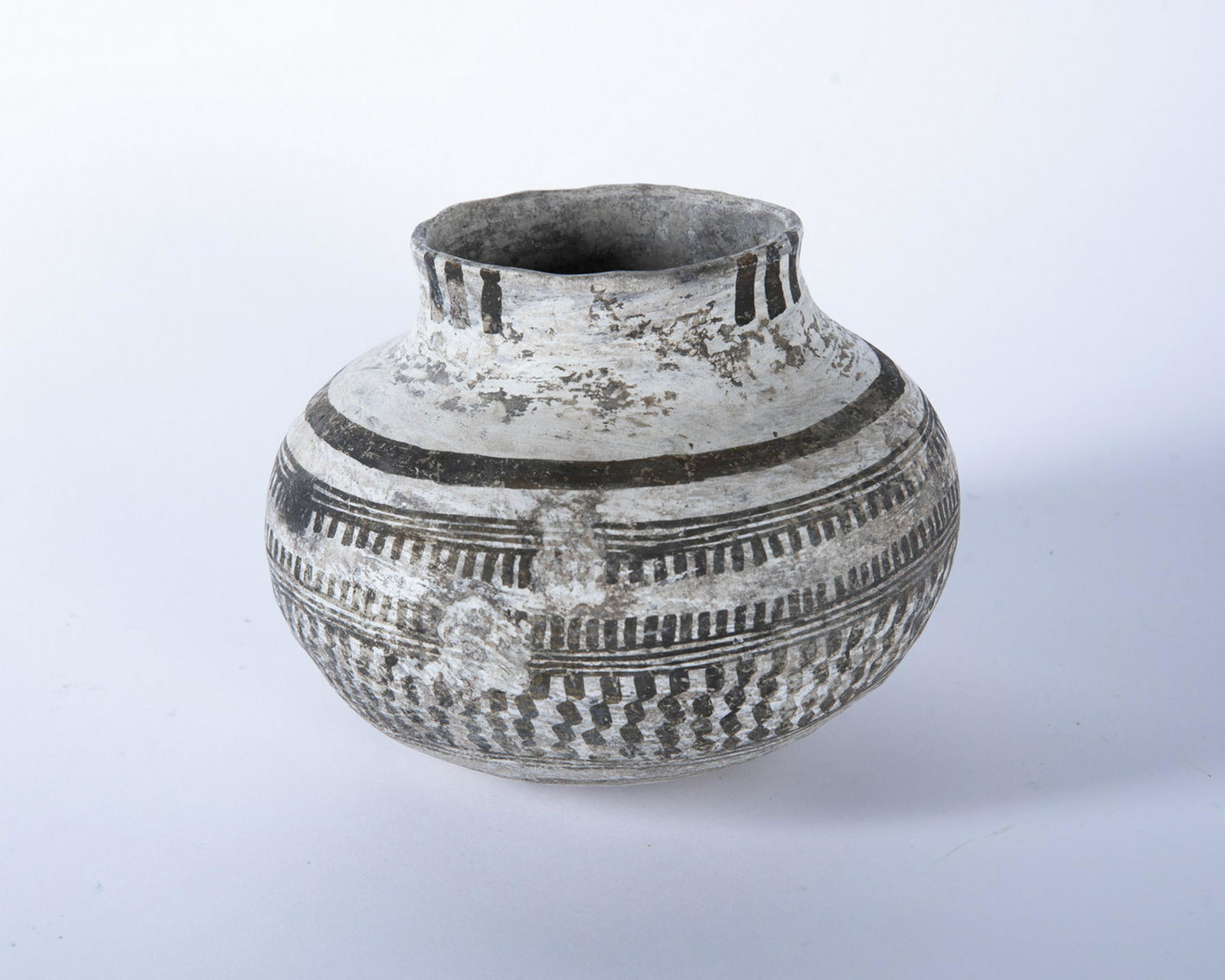 Anasazi Black on White Jar (1 of 5)