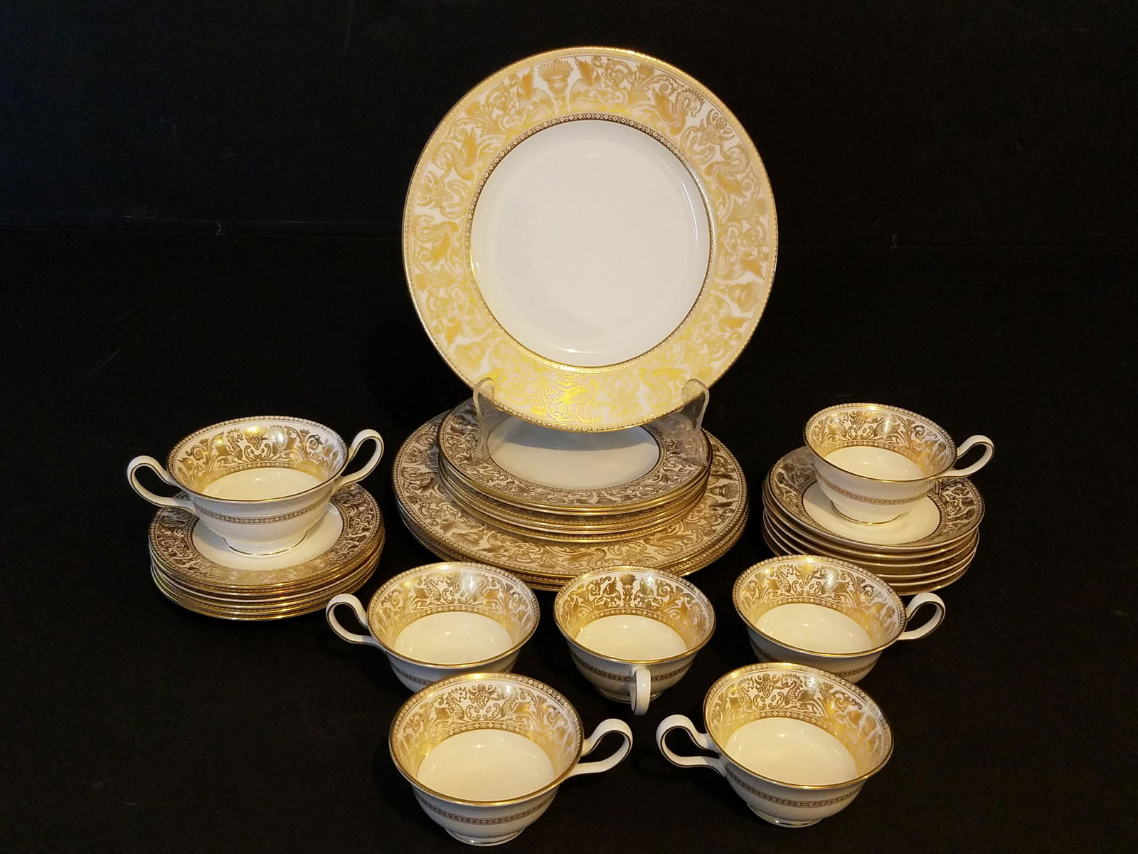 28 Pcs "Gold Florentine" Wedgewood China (1 of 3)