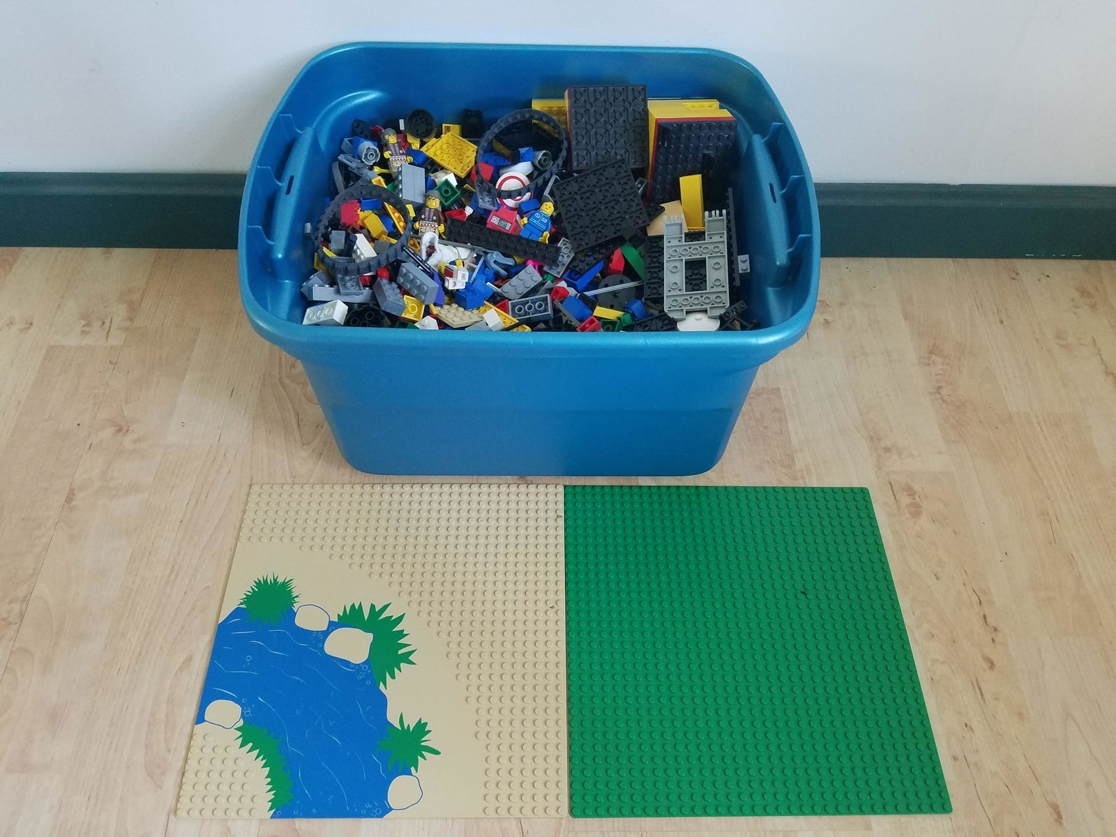Bin of Legos and Mini Figs: Bin of Legos and Mini Figs