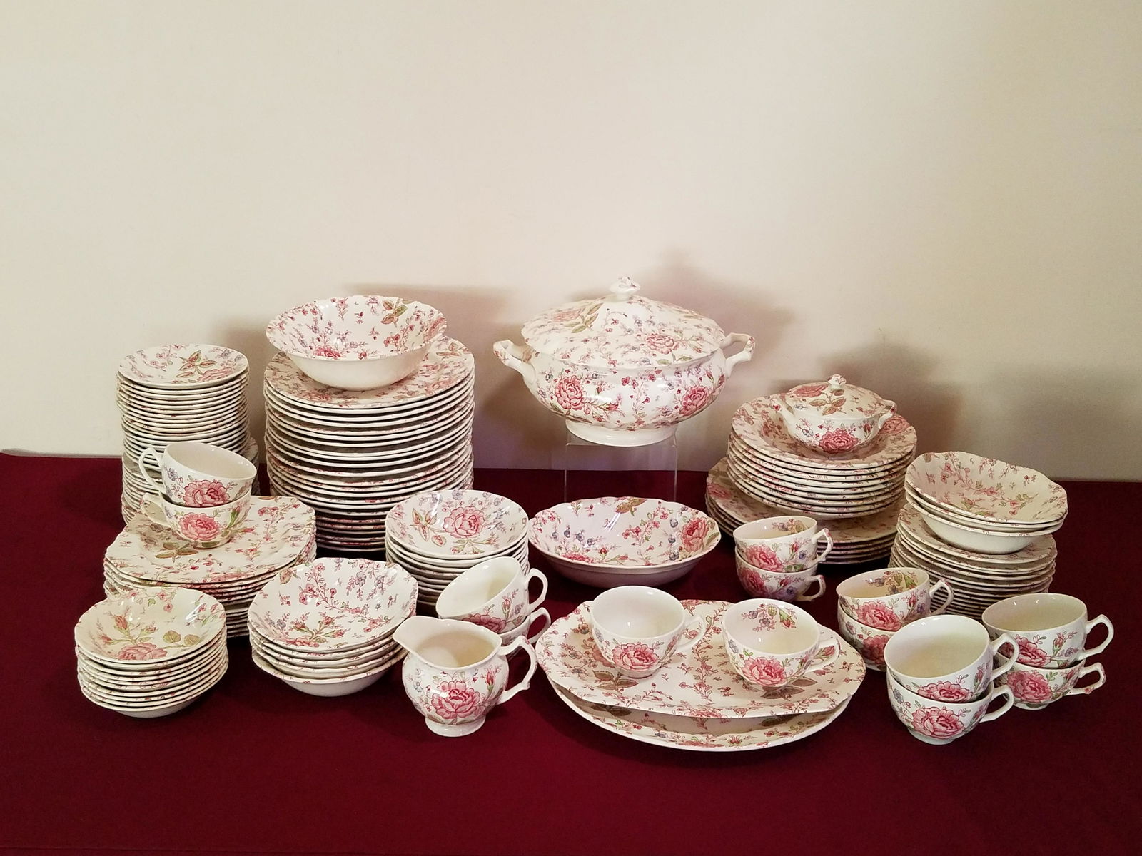 159 Pcs "Rose Chintz" Johnson Bros Transferware (1 of 4)