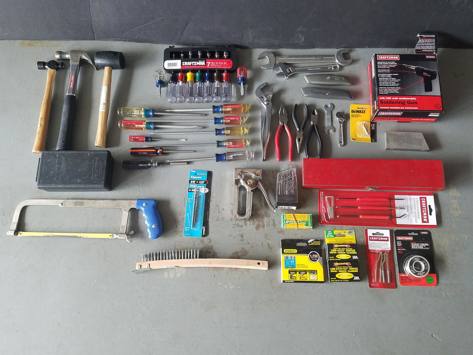 Hand Tools incl. Craftsman and Stanley: Hammers, saw, screw drivers, sockets, soldering gun, pliers, and more.