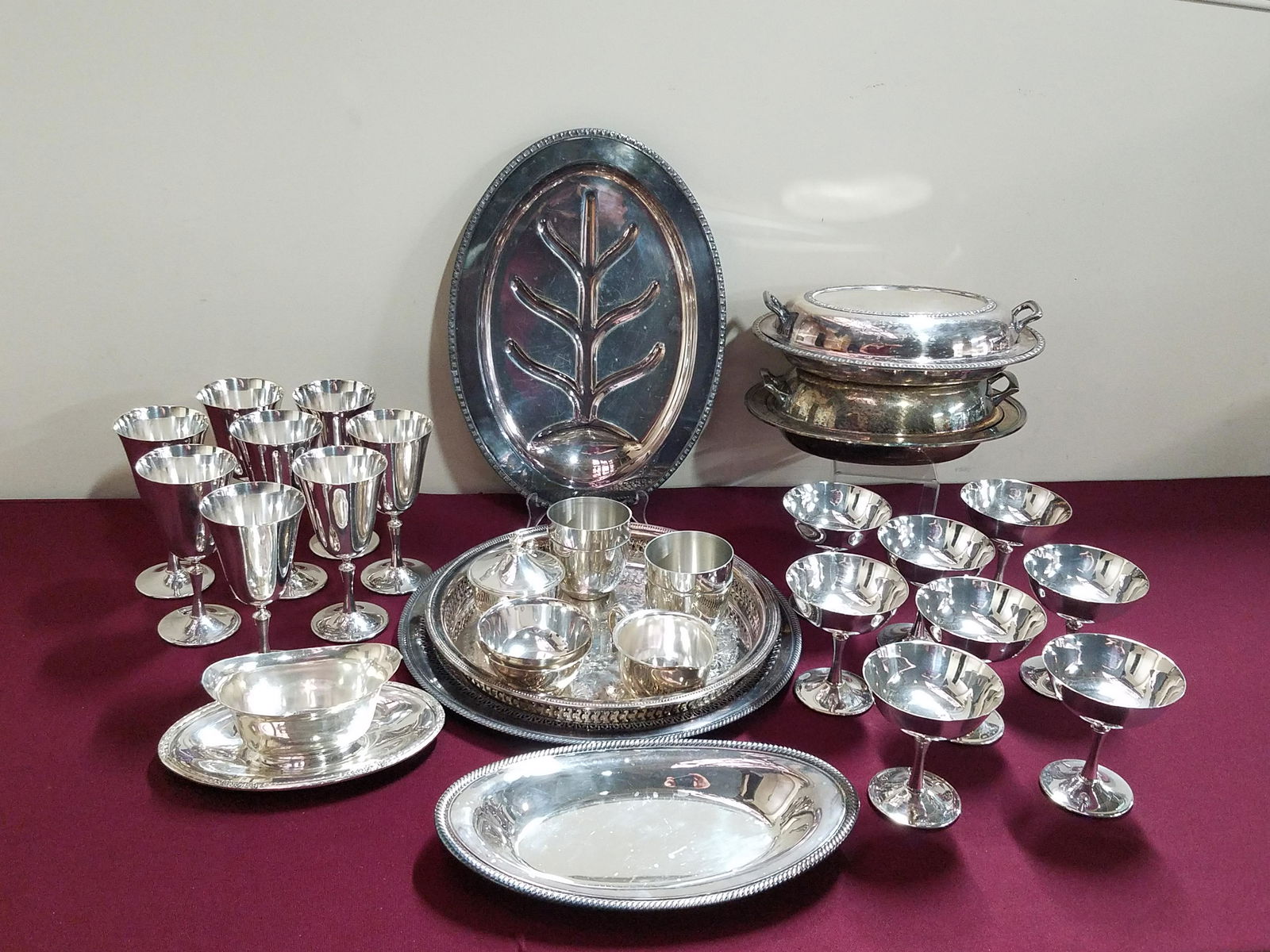 31 Pcs Silverplate (1 of 3)