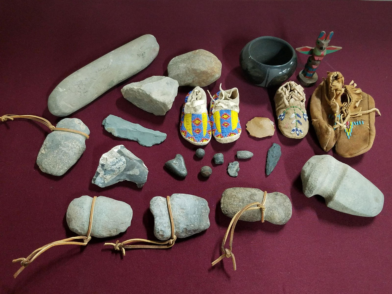 29 Pcs Native American Artifacts and Beadwork (1 of 3)