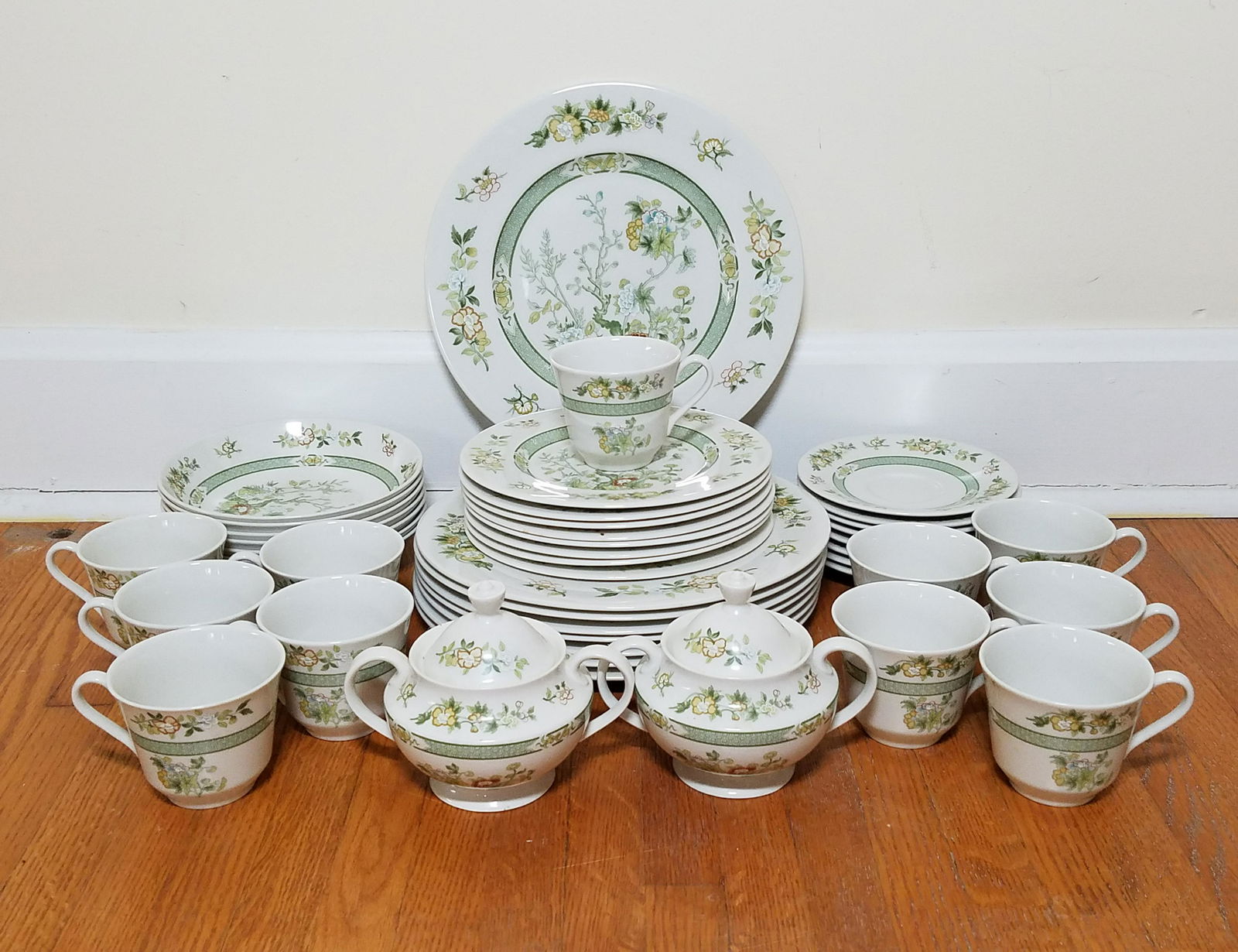 38 pc Royal Doulton Tonkin Dish Set (1 of 2)
