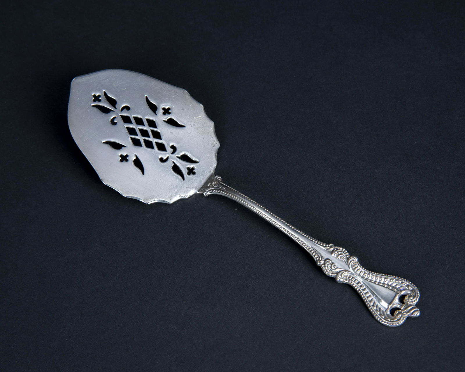 Towle Old Colonial Sterling Tomato Server (1 of 3)
