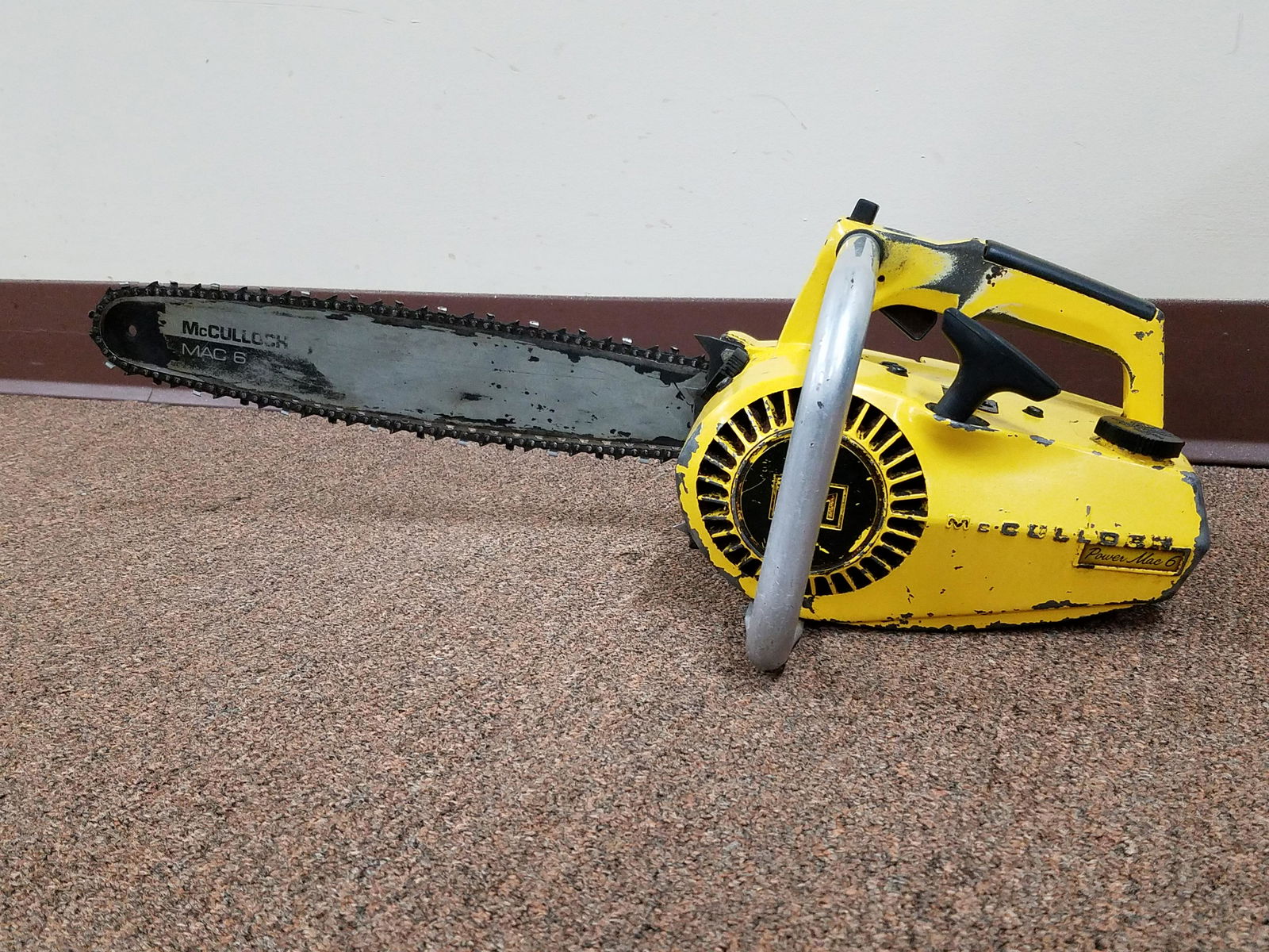 Mccollock Mac 6 Chain Saw with Case (1 of 2)