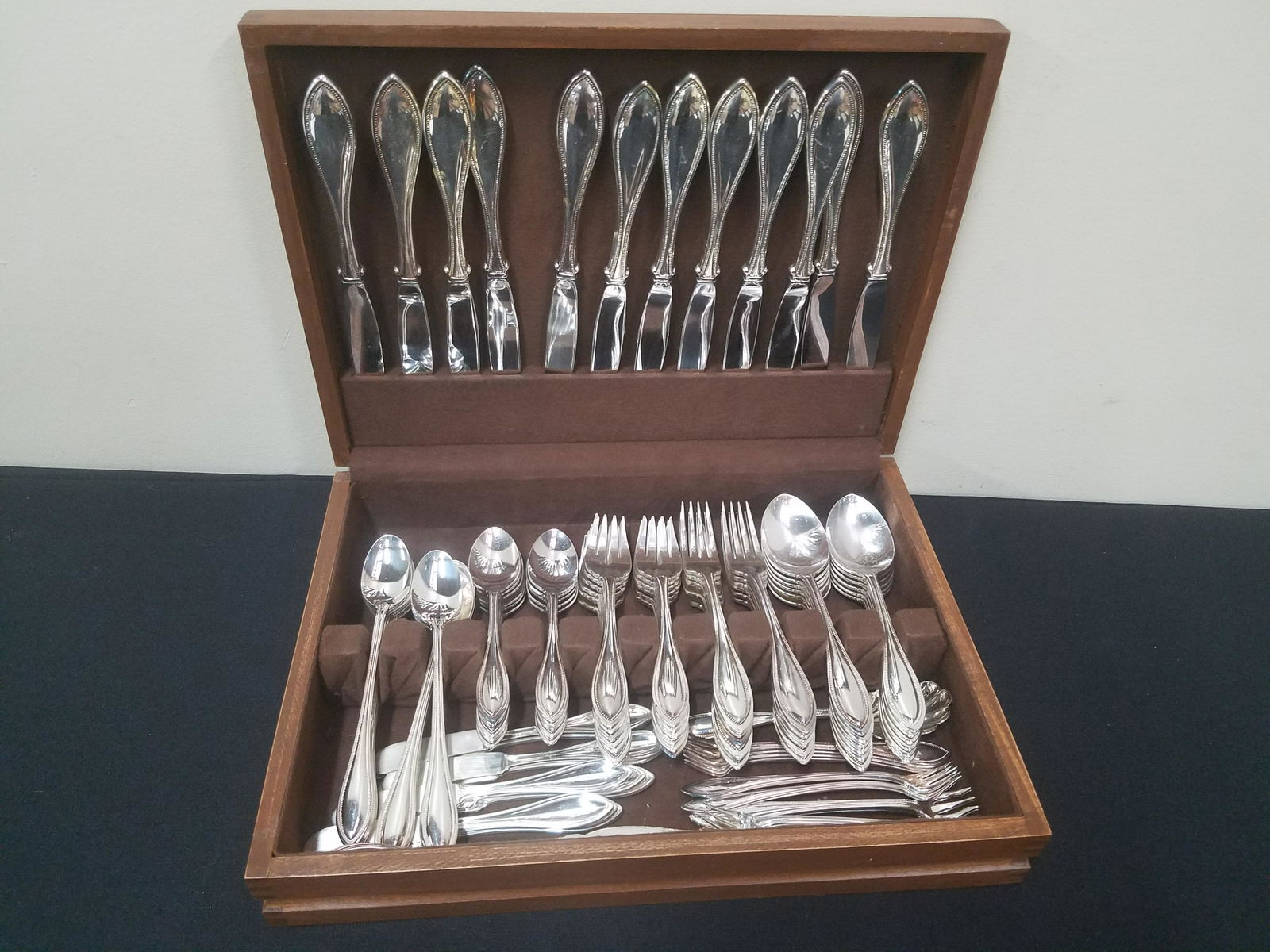 98 Pcs Oneida American Harmony Casual Flatware (1 of 3)