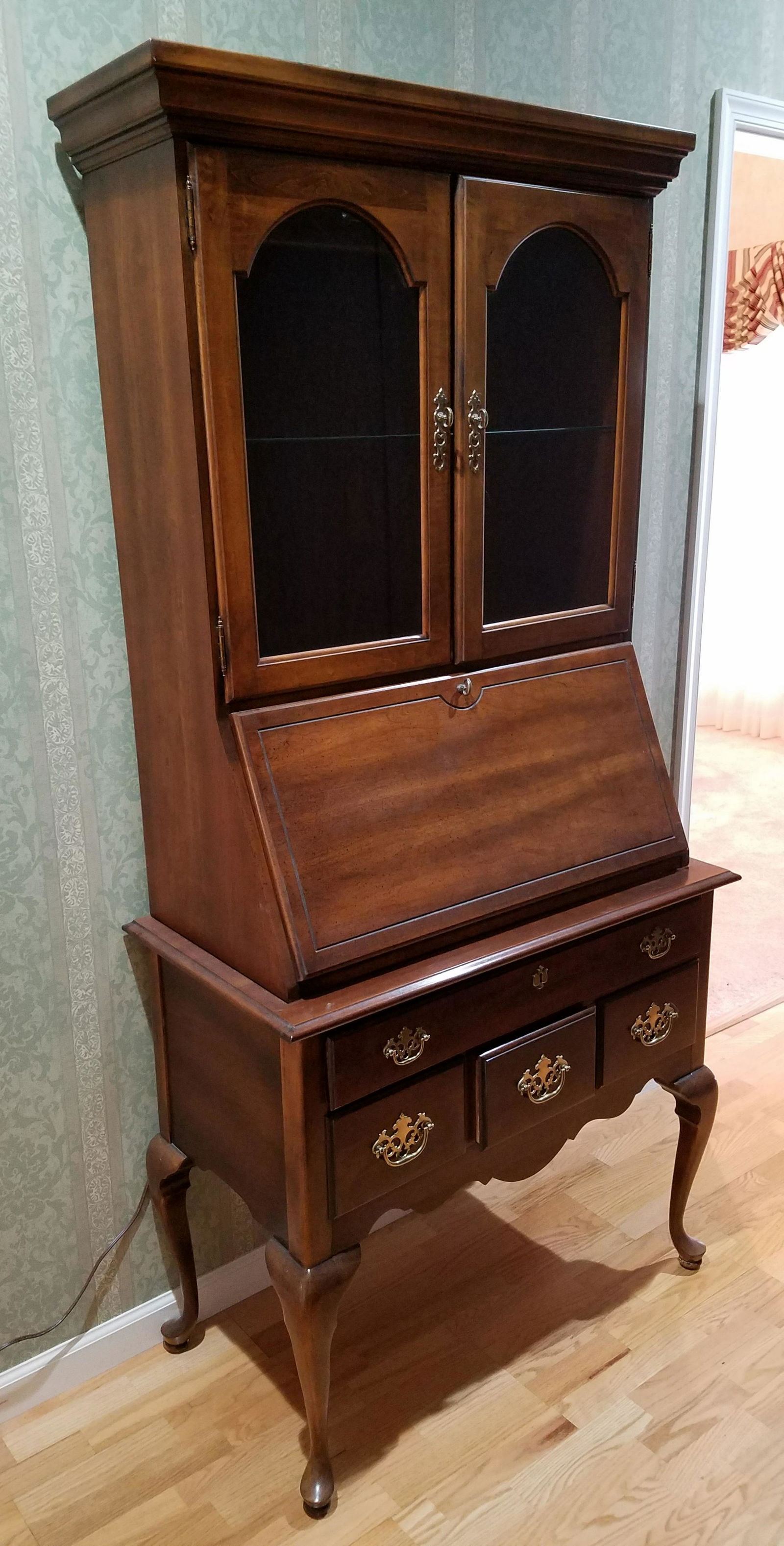 Broyhill Secretary Desk (1 of 2)